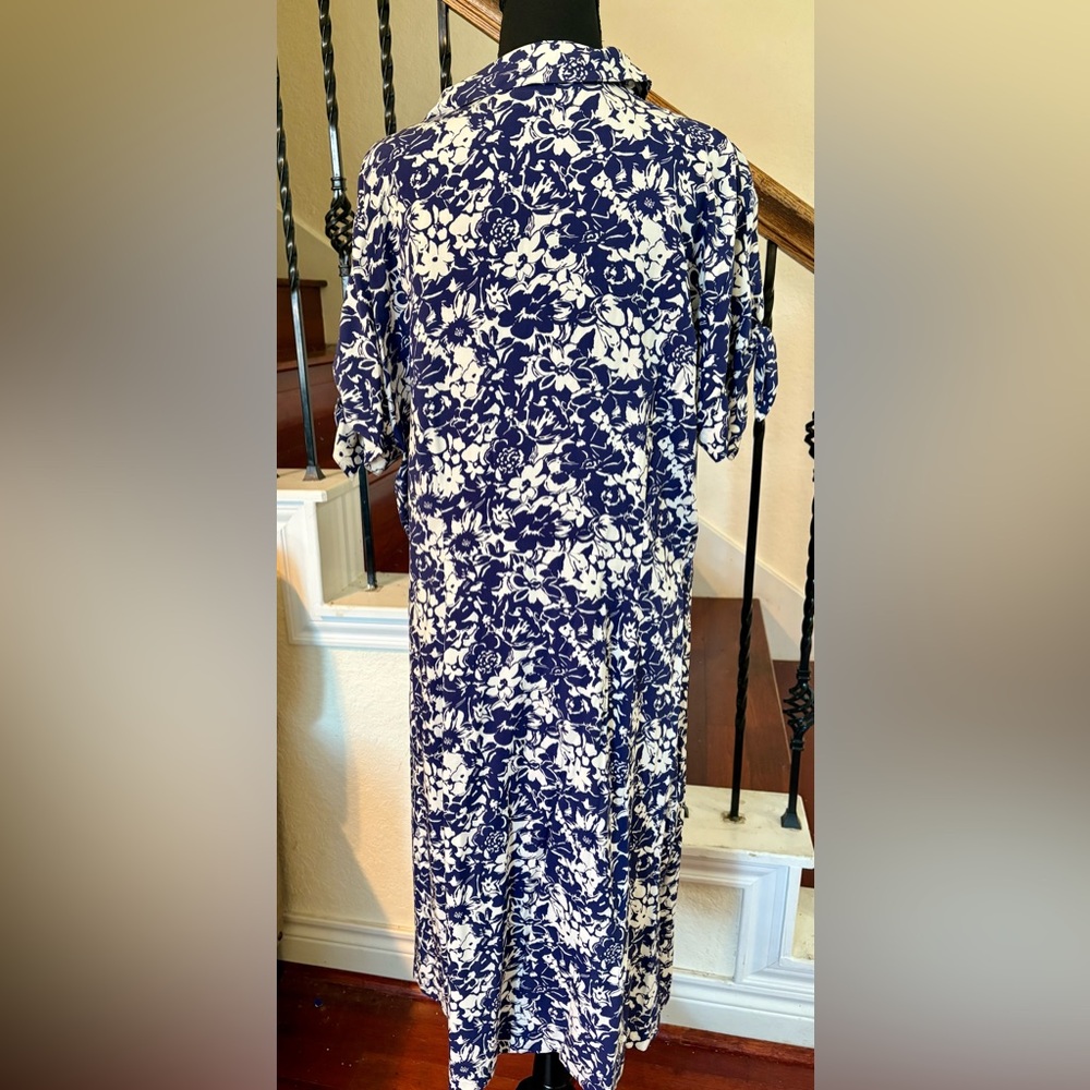 UNTUCKit Blue and White Floral Midi Dress - Picture 10 of 15